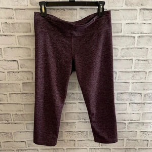Women’s purple heathered cropped leggings Medium